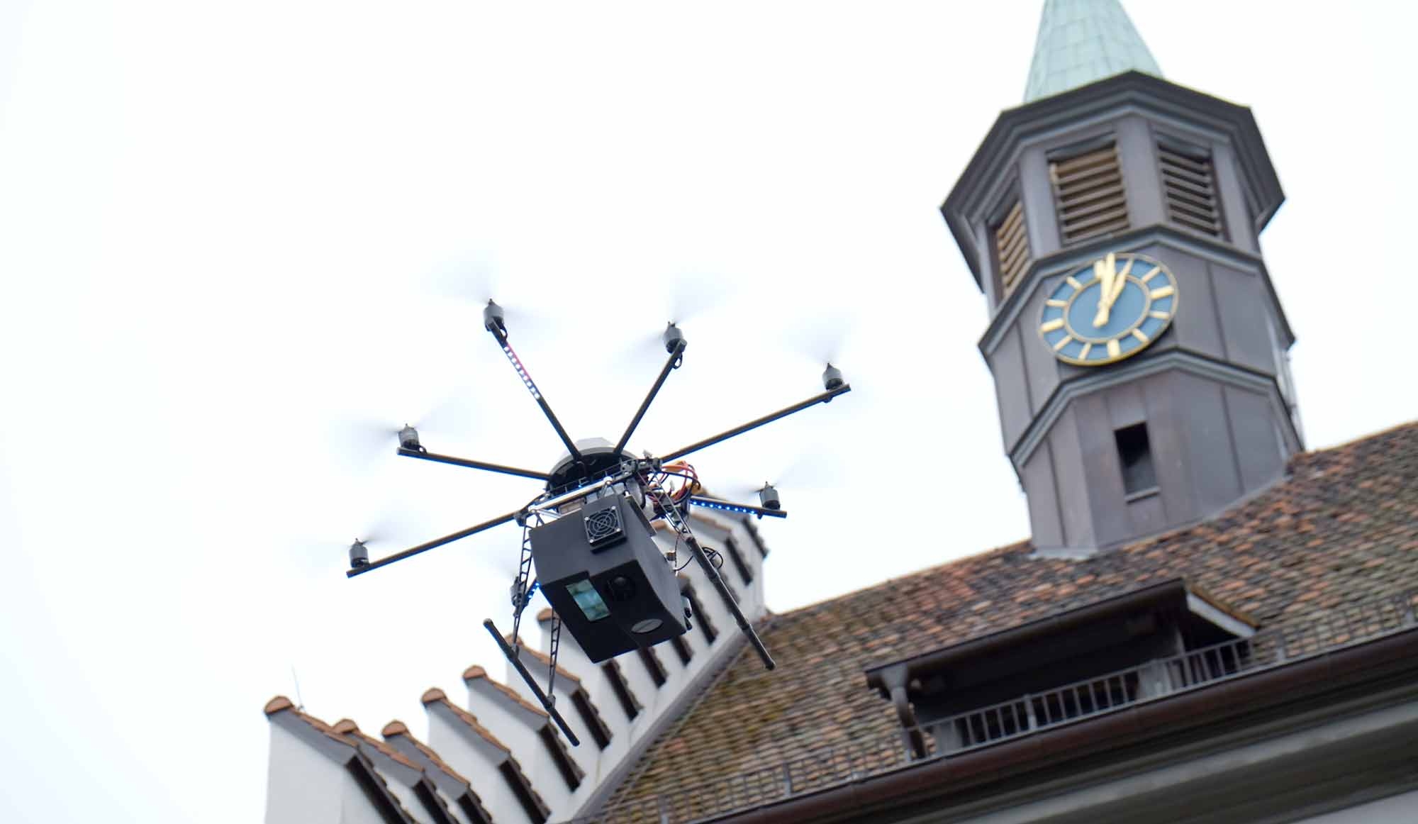 Laserscanner vermisst Rathausgebäude im Flug