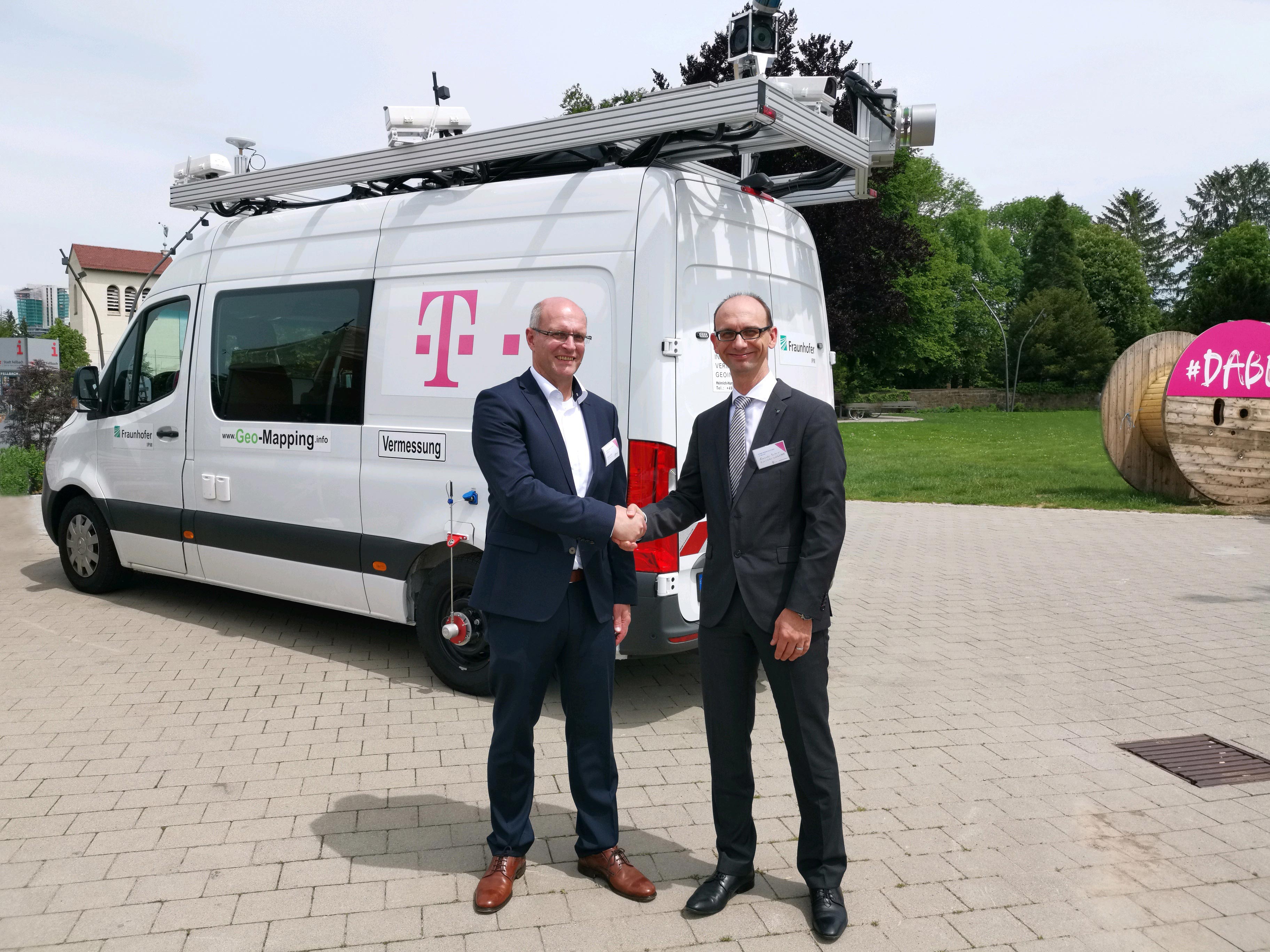 Fraunhofer IPM liefert maßgeschneidertes Messfahrzeug aus