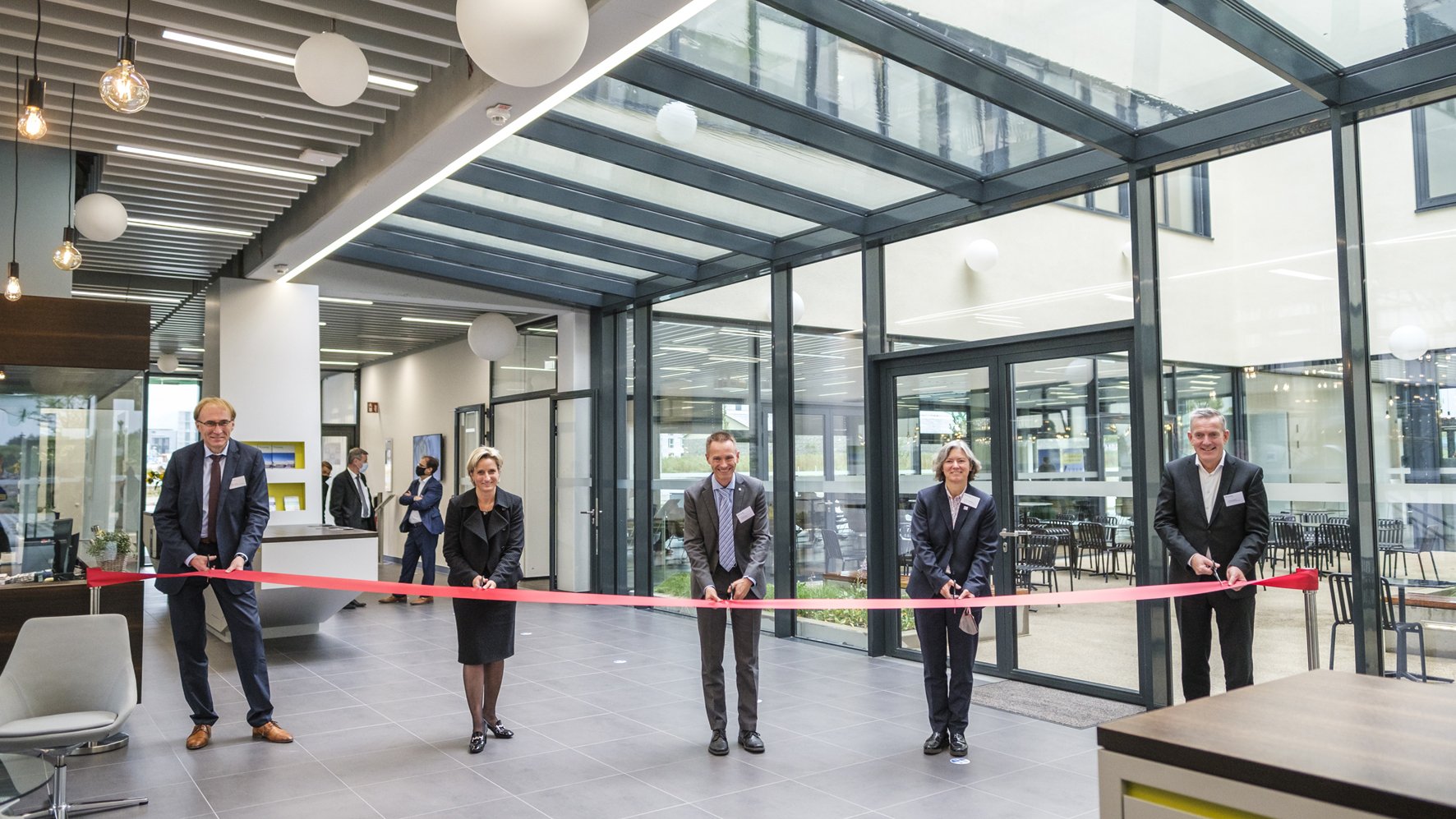 Neubau-Einweihung des Fraunhofer-Instituts für Physikalische Messtechnik IPM am 1.10.2020 Neubau-Einweihung des Fraunhofer-Instituts für Physikalische Messtechnik IPM am 1.10.2020