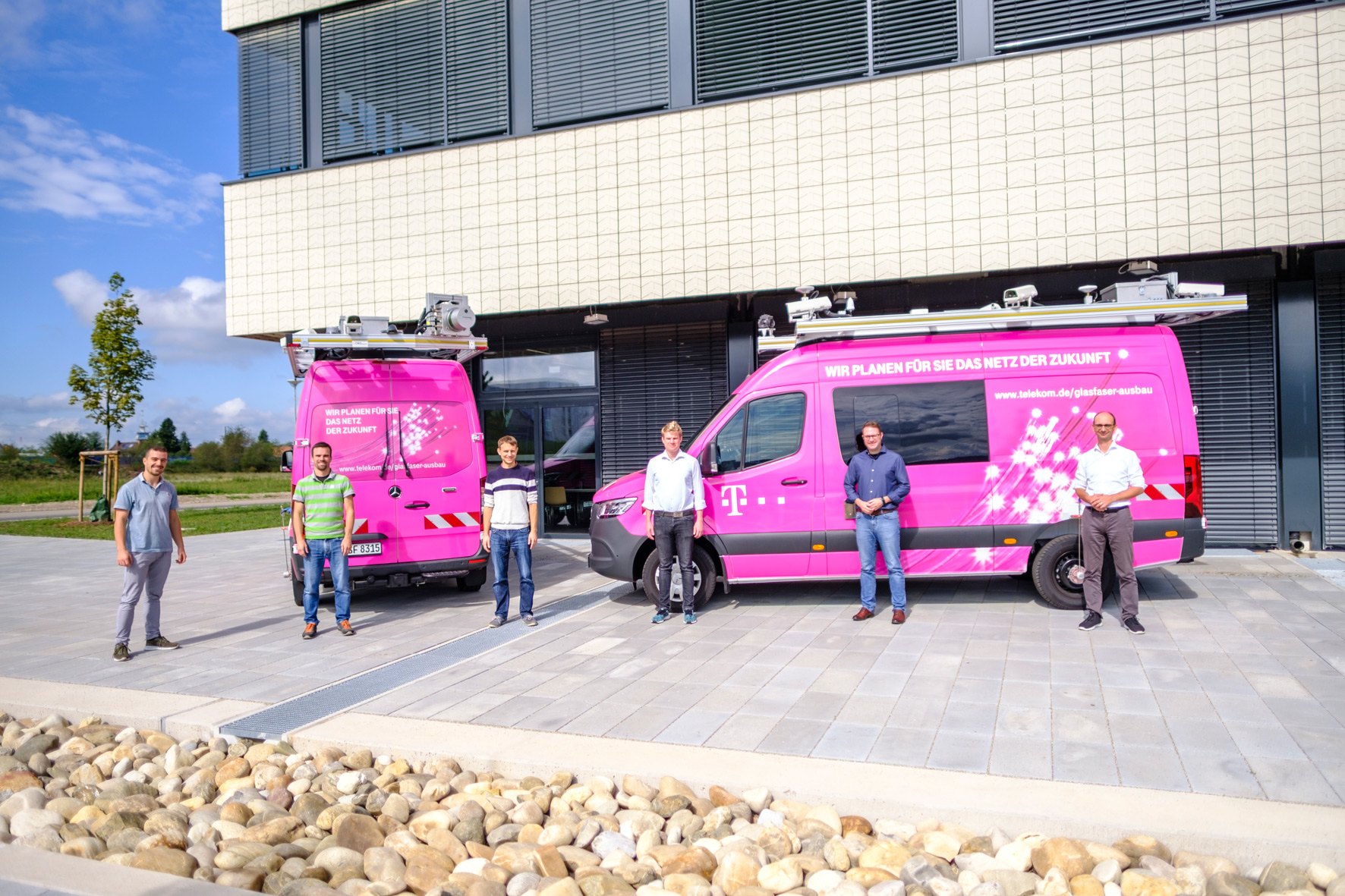 T-Car Messfahrzeug für die Trassenplanung beim Ausbau des Glasfasernetzes T-Car Messfahrzeug für die Trassenplanung beim Ausbau des Glasfasernetzes