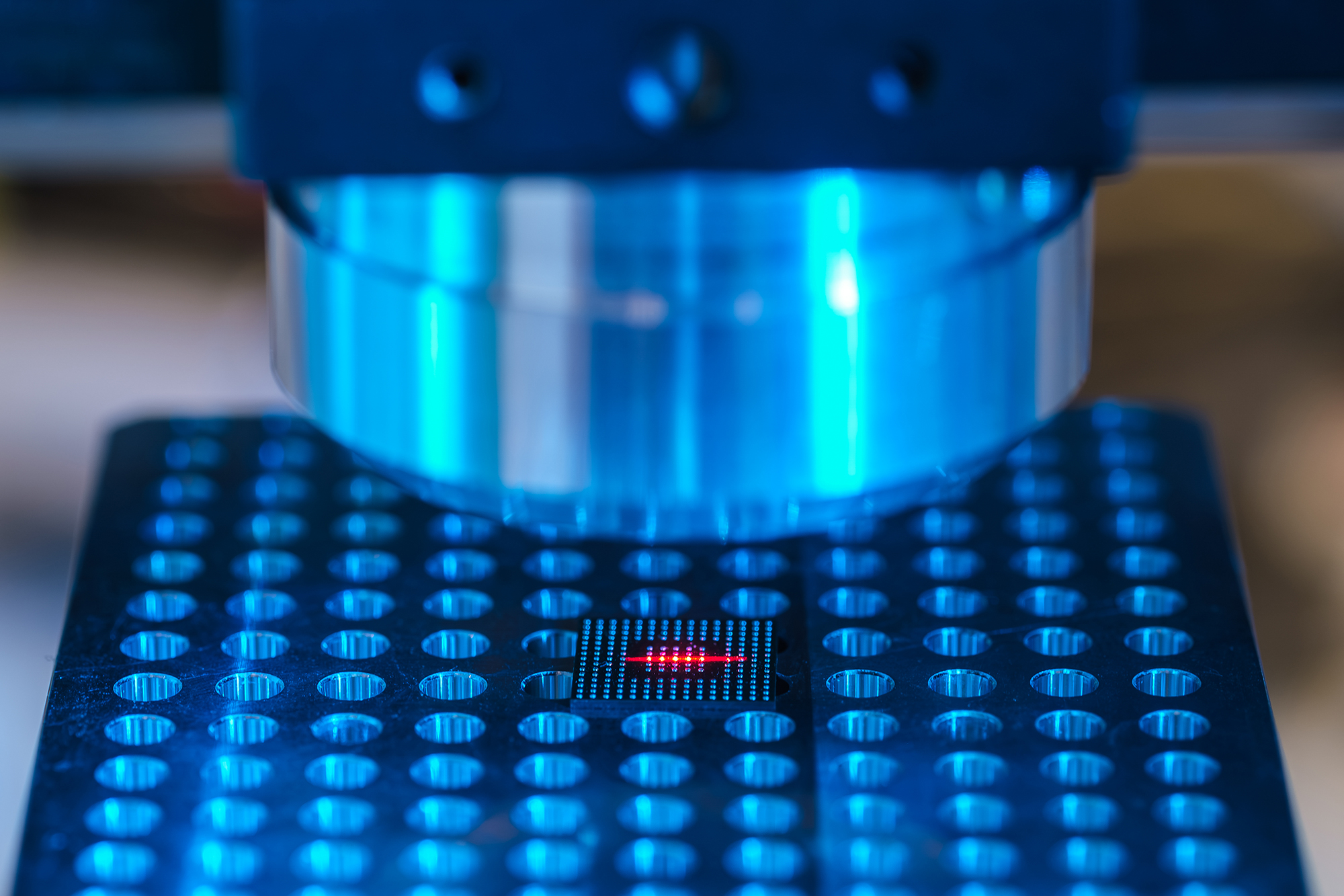 MultiLambdaChip project gets underway: A new laser for digital holography MultiLambdaChip project gets underway: A new laser for digital holography